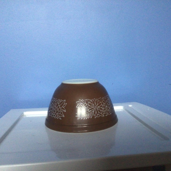 Brown Vintage Pyrex Woodland Mixing Bowl - Picture 8 of 8